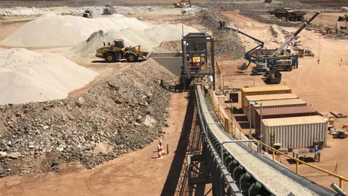 Ore feed at Bald Hill