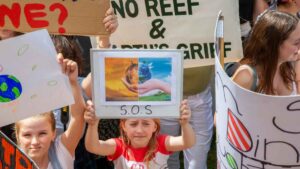 Instos managing $52 trillion in assets urge government action on climate change
