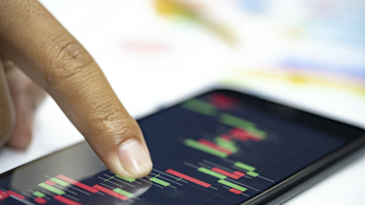 earn frequent flyer points share trading