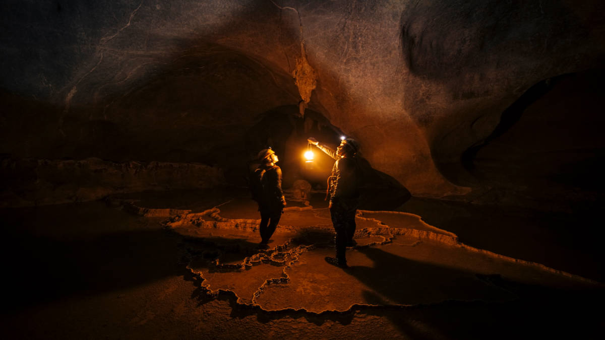 electricity compressed air cave