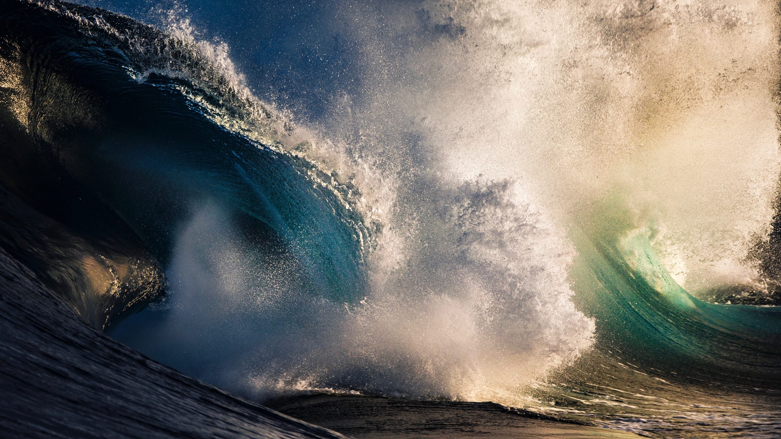 Waves crypto crashes