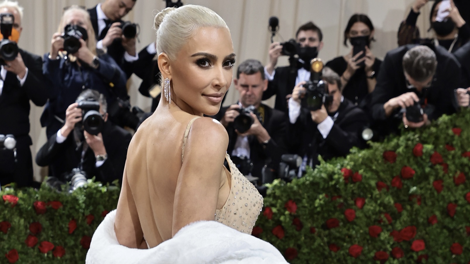 Mooners And Shakers: Bitcoin Bounces Back; Kim Kardashian Fined $1.26m ...