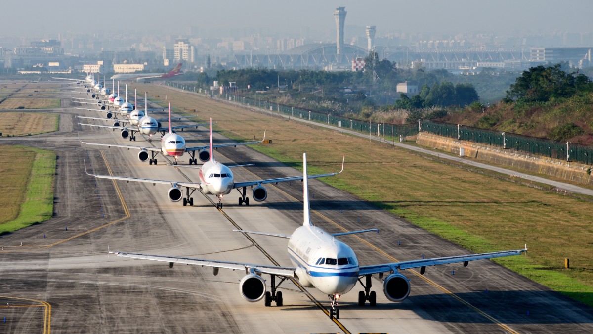 Wall Street airline stocks fall out of the sky in pre-trade after widespread US systems failure