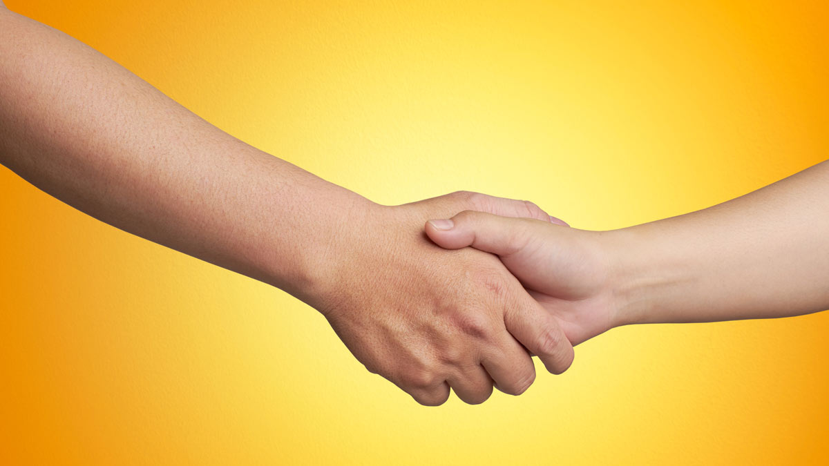 Желтое запястье. Рукопожатие. Рука для рукопожатия. Двойное рукопожатие. Рукопожатие женщин.