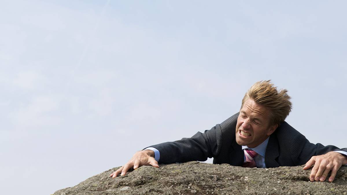 Lunch Wrap: ASX hangs in there as new tariff threats sink in
